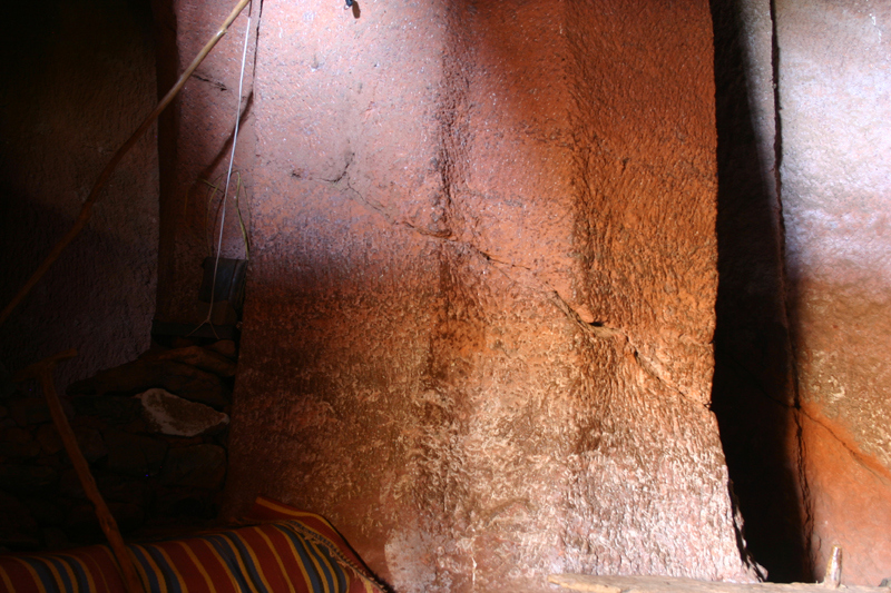 cracked pillar detail